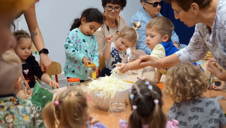 Dwa pokolenia, jedna beczka kapusty… i śmiechu!